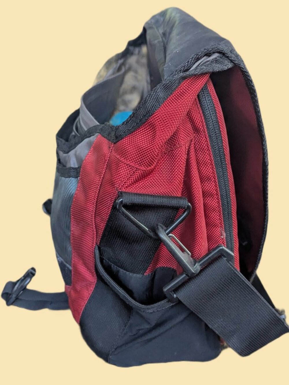 Timbuk2 Red & Gray Nylon Messenger Bag with detachable Shoulder Strap - Picture 11 of 14